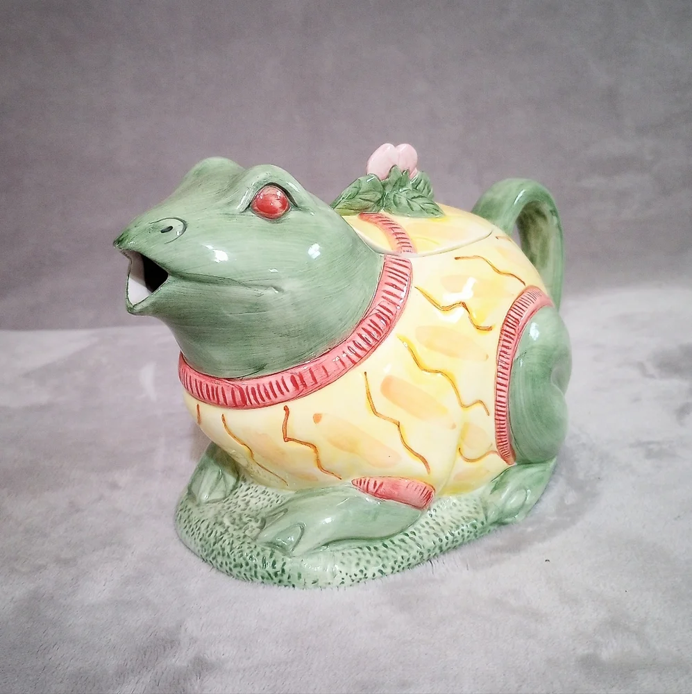 Vintage Mann Ceramic Figural Frog Teapot Frog Theme Amphibian